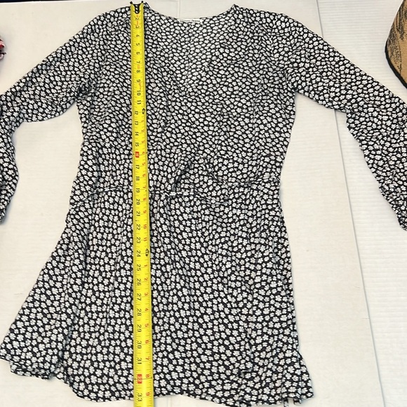 REFORMATION BLACK & WHITE FLORAL WRAP DRESS MEDIUM - Picture 11 of 12
